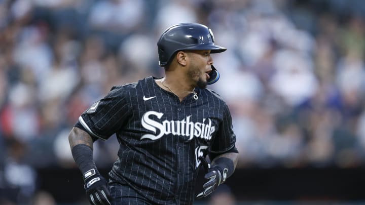 Martín Maldonado (15) rounds the bases after hitting a solo home run against the Minnesota Twins during the third inning at Guaranteed Rate Field in 2024.