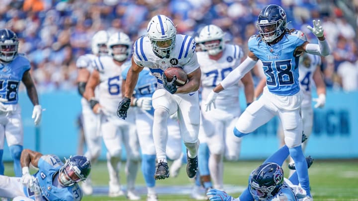Indianapolis Colts running back Jonathan Taylor (28) runs in a touchdown during the third quarter against the Tennessee Titans at Nissan Stadium in Nashville, Tenn., Sunday, Sept. 21, 2025.
