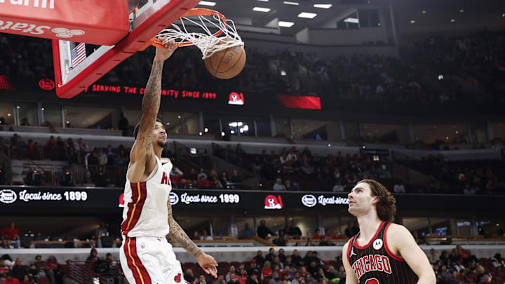 Nov 21, 2025; Chicago, Illinois, USA; Miami Heat center Kel'el Ware (7) scores against the Chicago Bulls during the second half at United Center. Mandatory Credit: Kamil Krzaczynski-Imagn Images