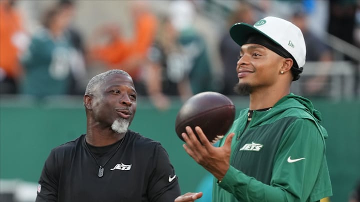 East Rutherford, NJ -- August 22, 2025 -- Coach Aaron Glenn and quarterback Justin Fields of the Jets before the game. The Philadelphia Eagles came to MetLife Stadium to play the NY Jets in the final preseason season game. East Rutherford, NJ -- August 22, 2025 -- Coach Aaron Glenn and quarterback Justin Fields of the Jets before the game. The Philadelphia Eagles came to MetLife Stadium to play the NY Jets in the final preseason season game.