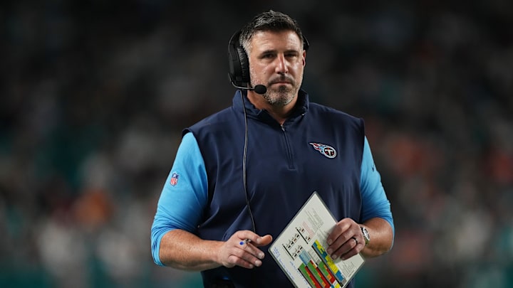 Dec 11, 2023; Miami Gardens, Florida, USA; Tennessee Titans head coach Mike Vrabel walks down the sideline during the first half against the Miami Dolphins at Hard Rock Stadium. Mandatory Credit: Jasen Vinlove-Imagn Images Dec 11, 2023; Miami Gardens, Florida, USA; Tennessee Titans head coach Mike Vrabel walks down the sideline during the first half against the Miami Dolphins at Hard Rock Stadium. Mandatory Credit: Jasen Vinlove-Imagn Images