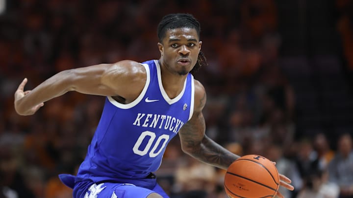 Jan 28, 2025; Knoxville, Tennessee, USA; Kentucky Wildcats guard Otega Oweh (00) moves the ball against the Tennessee Volunteers during the second half at Thompson-Boling Arena at Food City Center. Mandatory Credit: Randy Sartin-Imagn Images