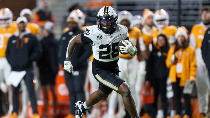 Nov 29, 2025; Knoxville, Tennessee, USA;  Vanderbilt Commodores running back Sedrick Alexander (28) runs against the Tennessee Volunteers during the second half at Neyland Stadium. Mandatory Credit: Randy Sartin-Imagn Images