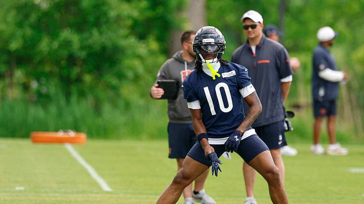 Jun 9, 2026; Lake Forest, IL, USA; Chicago Bears wide receiver Luther Burden III (10) warms up during Chicago Bears Minicamp at Halas Hall. Kamil Krzaczynski-Imagn Images