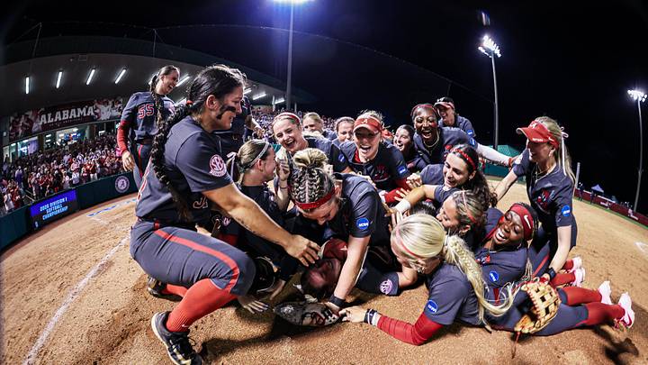 Alabama softball team celebrates punching ticket to WCWS Alabama softball team celebrates punching ticket to WCWS