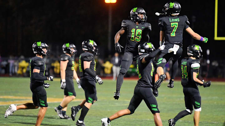 In an early candidate for Northwest Game of the Year, West Linn came roaring back in the second half to record a 34-27 win over Sumner. In an early candidate for Northwest Game of the Year, West Linn came roaring back in the second half to record a 34-27 win over Sumner.