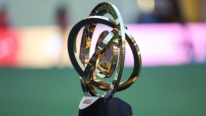 El trofeo aguarda por su primer dueño