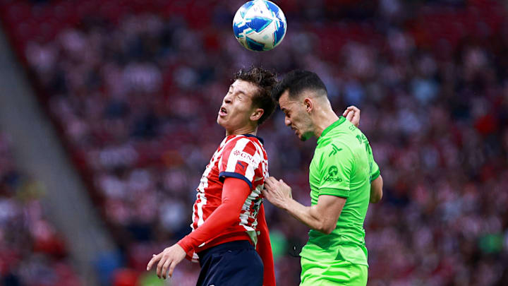 Liga BBVA MX Apertura 2024 Guadalajara 5-0 FC Juarez Fidel Barajas fights for the ball with Guilherme Castilho