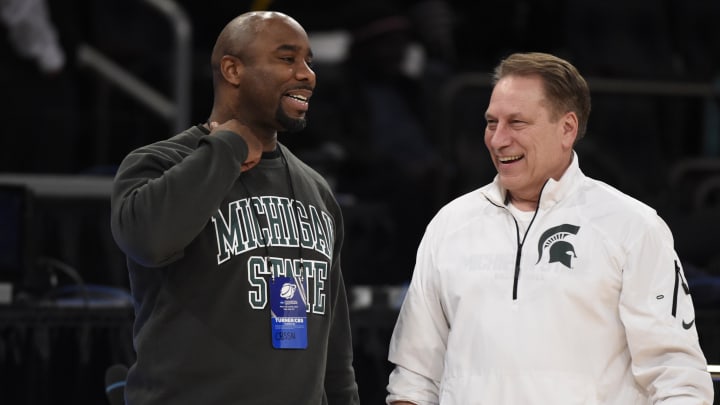 Mar 27, 2014; New York, NY, USA; Michigan State Spartans former player Mateen Cleaves talks with