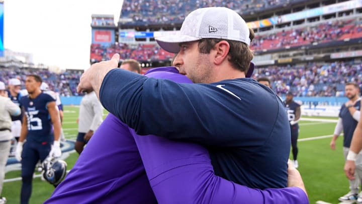 Nov 17, 2024; Nashville, Tennessee, USA; Minnesota Vikings head coach Kevin O’Connell and Tennessee Titans head coach Brian Callahan hug after the game during the post game at Nissan Stadium. Mandatory Credit: Steve Roberts-Imagn Images Nov 17, 2024; Nashville, Tennessee, USA; Minnesota Vikings head coach Kevin O’Connell and Tennessee Titans head coach Brian Callahan hug after the game during the post game at Nissan Stadium. Mandatory Credit: Steve Roberts-Imagn Images