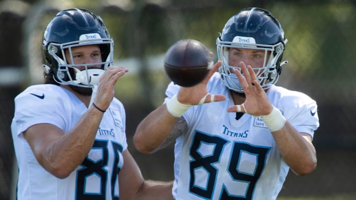 Tennessee Titans tight end Tommy Hudson (89) pulls in a catch past tight end Anthony Firkser (86)