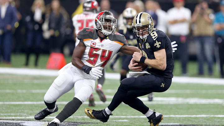 Dec 24, 2016; New Orleans, LA, USA; New Orleans Saints quarterback Drew Brees (9) is pressured by Tampa Bay Buccaneers outside linebacker Lavonte David (54) in the first quarter at the Mercedes-Benz Superdome. Mandatory Credit: Chuck Cook-Imagn Images Dec 24, 2016; New Orleans, LA, USA; New Orleans Saints quarterback Drew Brees (9) is pressured by Tampa Bay Buccaneers outside linebacker Lavonte David (54) in the first quarter at the Mercedes-Benz Superdome. Mandatory Credit: Chuck Cook-Imagn Images
