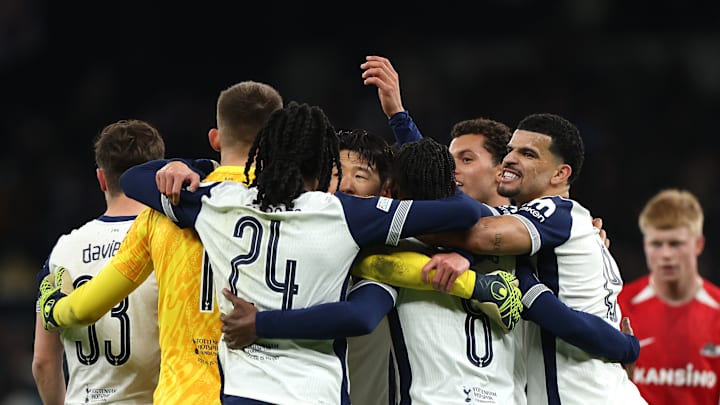 Spurs players celebrate on Thursday 