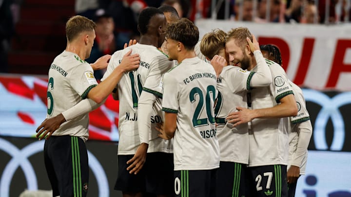 Bayern Munich players celebrating win against Werder Bremen.