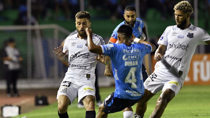 Lucas Lima teve atuação discreta na estreia do Santos