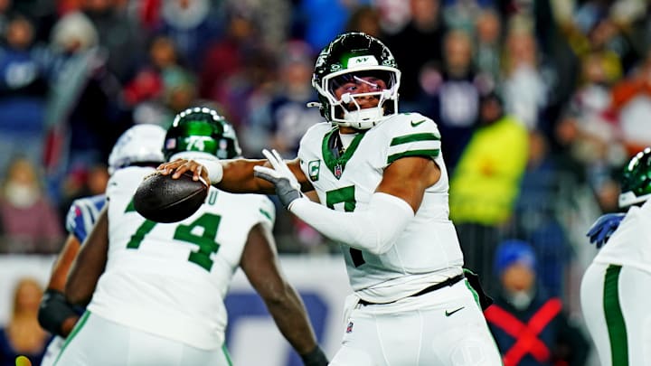 Nov 13, 2025; Foxborough, Massachusetts, USA; New York Jets quarterback Justin Fields (7) drops back to make a pass during the second half against the New England Patriots at Gillette Stadium. Mandatory Credit: David Butler II-Imagn Images