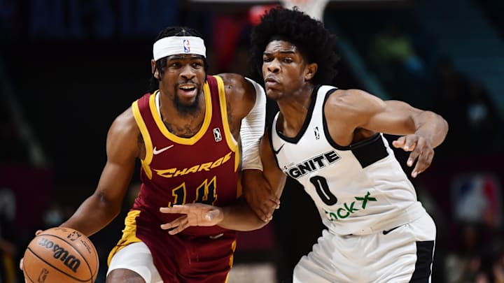 Feb 20, 2022; Cleveland, OH, USA; Cleveland Charge guard Malik Newman (14) brings the ball up court against G League Ignite guard Scoot Henderson (0) during the first half of the NBA G League Next Gem Game at the Wolstein Center. Mandatory Credit: Ken Blaze-Imagn Images
Feb 20, 2022; Cleveland, OH, USA; Cleveland Charge guard Malik Newman (14) brings the ball up court against G League Ignite guard Scoot Henderson (0) during the first half of the NBA G League Next Gem Game at the Wolstein Center. Mandatory Credit: Ken Blaze-Imagn Images