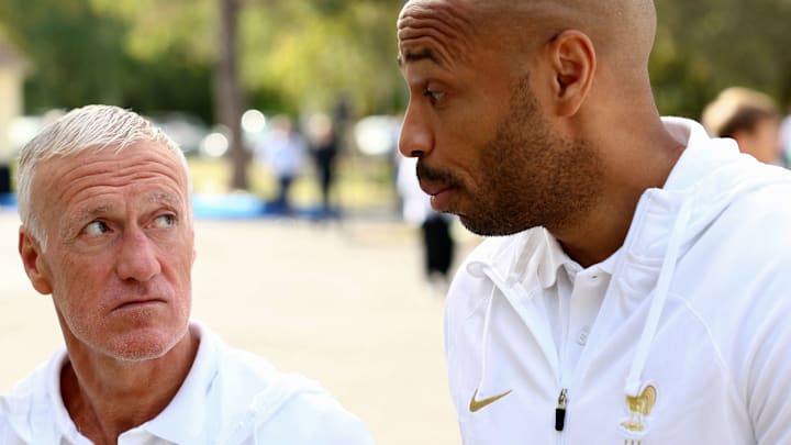 Didier Deschamps et Thierry Henry lors du rassemblent à Clairefontaine. Didier Deschamps et Thierry Henry lors du rassemblent à Clairefontaine.