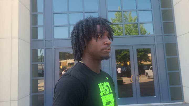 South Carolina football signee Jalewis Solomon