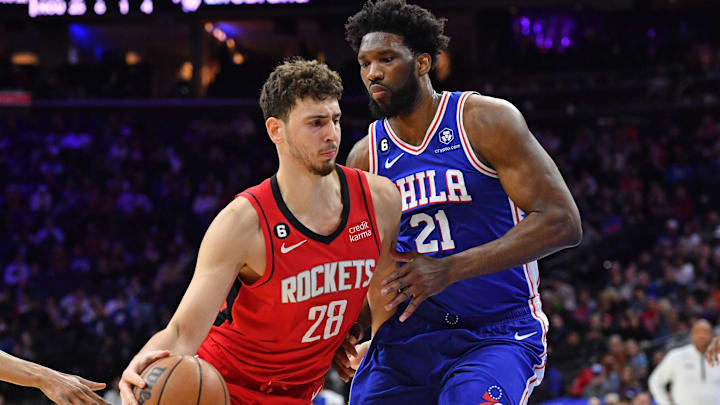 Feb 13, 2023; Philadelphia, Pennsylvania, USA; Houston Rockets center Alperen Sengun (28) drives to the basket against Philadelphia 76ers center Joel Embiid (21) at Wells Fargo Center. Mandatory Credit: Eric Hartline-Imagn Images