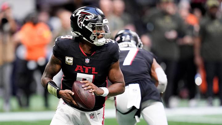 Nov 16, 2025; Atlanta, Georgia, USA; Atlanta Falcons quarterback Michael Penix Jr. (9) looks for an open receiver in the second half against the Carolina Panthers at Mercedes-Benz Stadium. Mandatory Credit: Dale Zanine-Imagn Images Nov 16, 2025; Atlanta, Georgia, USA; Atlanta Falcons quarterback Michael Penix Jr. (9) looks for an open receiver in the second half against the Carolina Panthers at Mercedes-Benz Stadium. Mandatory Credit: Dale Zanine-Imagn Images