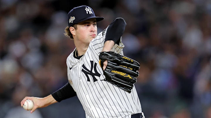 El novato de  New York Yankees Cam Schlittler ha tenido molestias en el Spring Training 