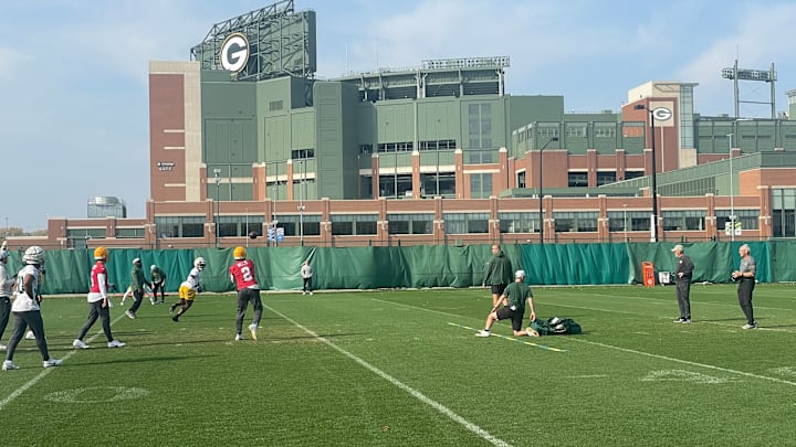 Malik Willis throws a pass at Packers practice on Oct. 30.