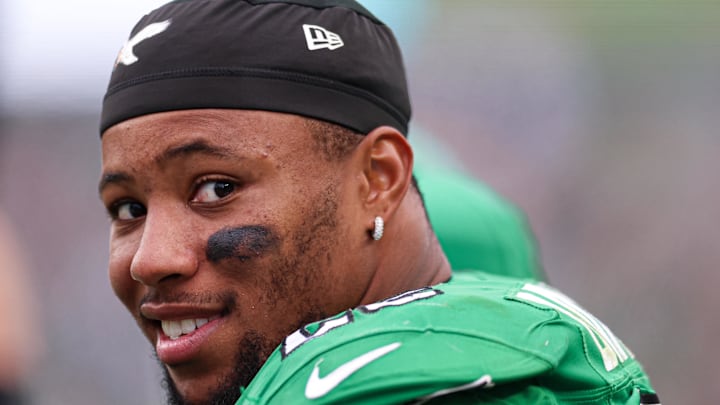 Oct 26, 2025; Philadelphia, Pennsylvania, USA; Philadelphia Eagles running back Saquon Barkley (26) looks on during the fourth quarter against the New York Giants at Lincoln Financial Field. Mandatory Credit: Bill Streicher-Imagn Images Oct 26, 2025; Philadelphia, Pennsylvania, USA; Philadelphia Eagles running back Saquon Barkley (26) looks on during the fourth quarter against the New York Giants at Lincoln Financial Field. Mandatory Credit: Bill Streicher-Imagn Images