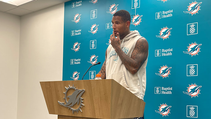 Miami Dolphins tight end Darren Waller