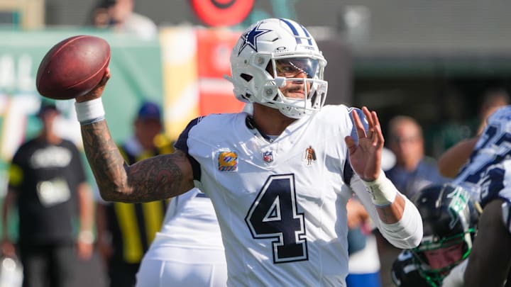 Dallas Cowboys quarterback Dak Prescott throws downfield against the New York Jets during the first half at MetLife Stadium. 
