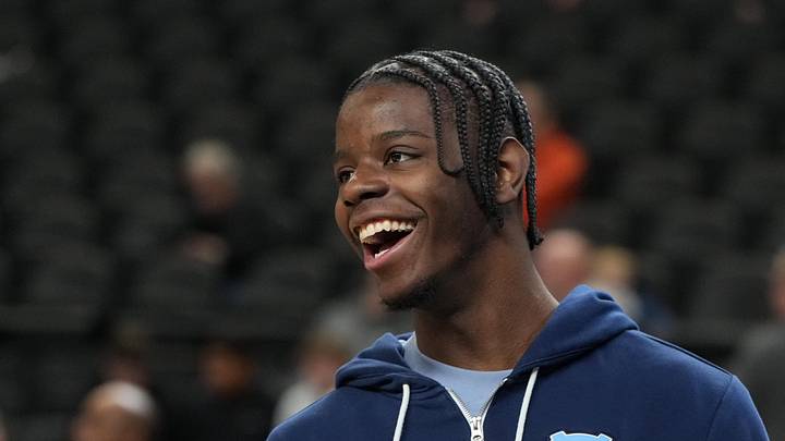 North Carolina Tar Heels forward Caleb Wilson (8) 