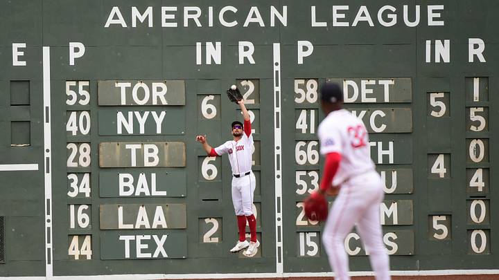 Aug 23, 2026; Boston, Massachusetts, USA; Boston Red Sox left fielder Eli White (38) makes a catch for an out during the first inning against the San Francisco Giants at Fenway Park. Mandatory Credit: Bob DeChiara-Imagn Images Aug 23, 2026; Boston, Massachusetts, USA; Boston Red Sox left fielder Eli White (38) makes a catch for an out during the first inning against the San Francisco Giants at Fenway Park. Mandatory Credit: Bob DeChiara-Imagn Images