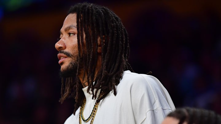 Memphis Grizzlies guard Derrick Rose (23) watches game against the Los Angeles Lakers at Crypto.com Arena. 