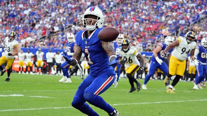 Aug 27, 2026; Orchard Park, New York, USA; Buffalo Bills wide receiver Mecole Hardman (1) is unable to make a reception against the Pittsburgh Steelers during the first quarter at New Highmark Stadium. Aug 27, 2026; Orchard Park, New York, USA; Buffalo Bills wide receiver Mecole Hardman (1) is unable to make a reception against the Pittsburgh Steelers during the first quarter at New Highmark Stadium.