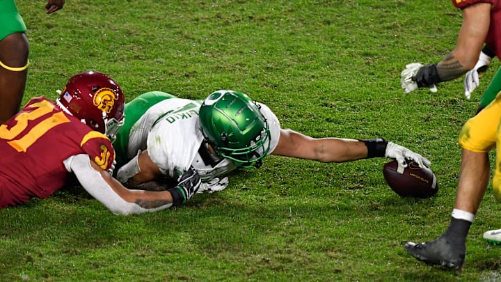 Cyrus Habibi-Likio scored 10 rushing touchdowns for the Ducks in 2019 and 21 in three seasons.