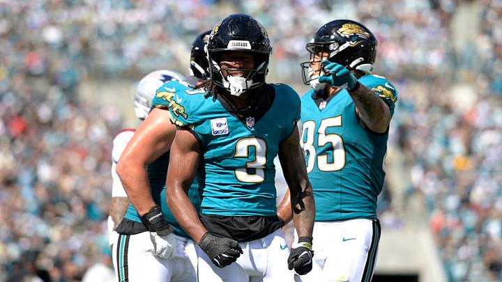 Sep 27, 2026; Jacksonville, Florida, USA; Jacksonville Jaguars wide receiver Jakobi Meyers (3) celebrates following a catch during the third quarter against the New England Patriots at EverBank Stadium. Mandatory Credit: Melina Myers-Imagn Images Sep 27, 2026; Jacksonville, Florida, USA; Jacksonville Jaguars wide receiver Jakobi Meyers (3) celebrates following a catch during the third quarter against the New England Patriots at EverBank Stadium. Mandatory Credit: Melina Myers-Imagn Images