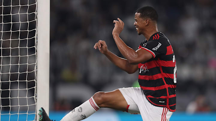 Carlinhos terá nova oportunidade entre os titulares no Flamengo Carlinhos terá nova oportunidade entre os titulares no Flamengo