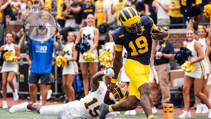 Michigan quarterback Bryce Underwood (19) runs for a touchdown against Central Michigan defensive back Caleb Spann (15) during the first half at Michigan Stadium in Ann Arbor on Saturday, Sept. 13, 2025. Michigan quarterback Bryce Underwood (19) runs for a touchdown against Central Michigan defensive back Caleb Spann (15) during the first half at Michigan Stadium in Ann Arbor on Saturday, Sept. 13, 2025.