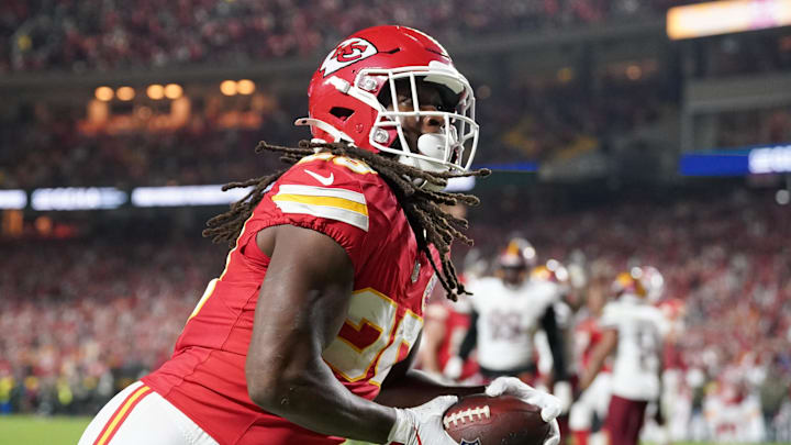 Oct 27, 2025; Kansas City, Missouri, USA; Kansas City Chiefs running back Kareem Hunt (29) carries the ball for a touchdown against the Washington Commanders during the third quarter of the game at GEHA Field at Arrowhead Stadium. Mandatory Credit: Denny Medley-Imagn Images Oct 27, 2025; Kansas City, Missouri, USA; Kansas City Chiefs running back Kareem Hunt (29) carries the ball for a touchdown against the Washington Commanders during the third quarter of the game at GEHA Field at Arrowhead Stadium. Mandatory Credit: Denny Medley-Imagn Images