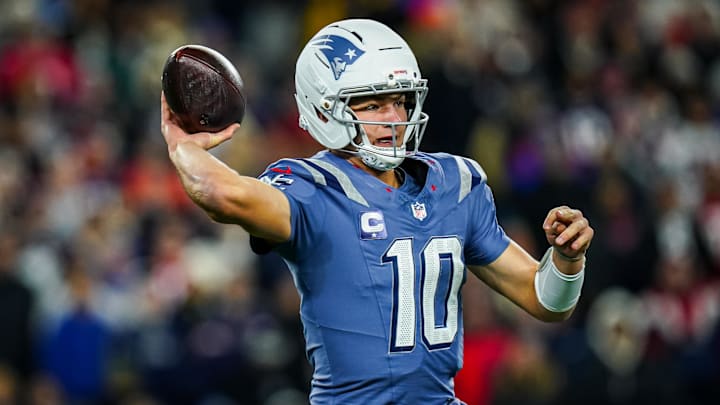 New England Patriots quarterback Drake Maye (10) throws a pass against the New York Jets in the first quarter at Gillette Stadium. 