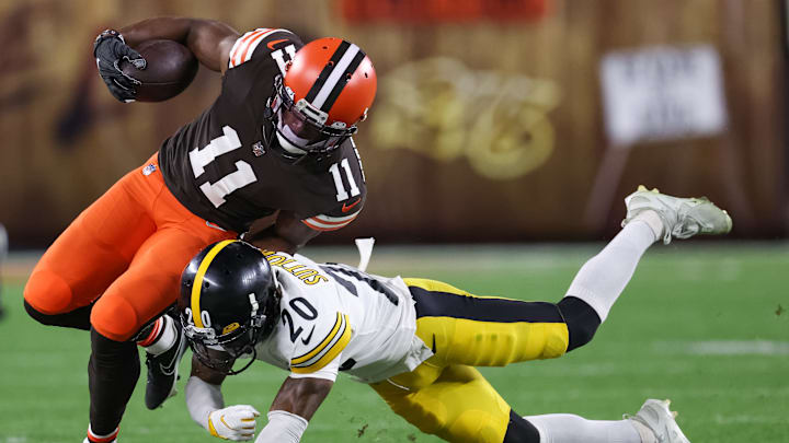 Pittsburgh Steelers v Cleveland Browns