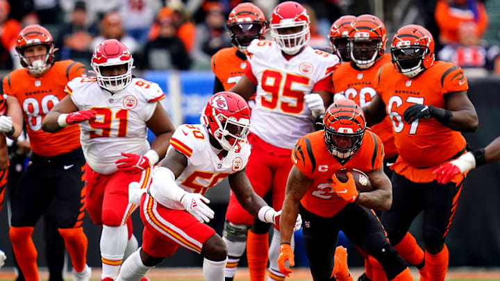 Cincinnati Bengals running back Joe Mixon (28) turns downfield after completing a catch as Kansas City Chiefs middle linebacker Willie Gay Jr. (50) defends in the second quarter during a Week 17 NFL game, Sunday, Jan. 2, 2022, at Paul Brown Stadium in Cincinnati.

Kansas City Chiefs At Cincinnati Bengals Jan 2