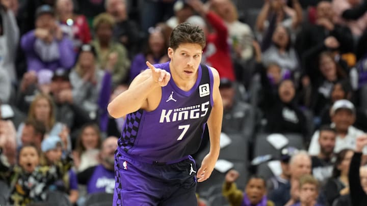 Doug McDermott gestures after a three-pointer against the Jazz.