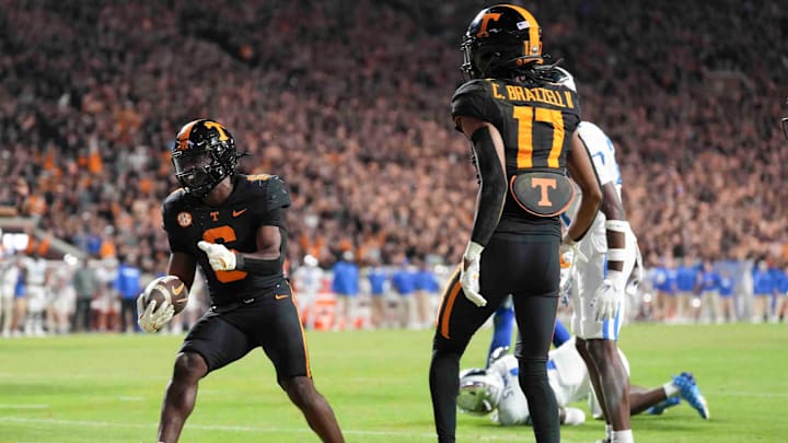 Tennessee running back Dylan Sampson (6) runs into the end zone for a touchdown during a game between Tennessee and Kentucky at Neyland Stadium in Knoxville, Tenn., Saturday, Nov. 2, 2024.