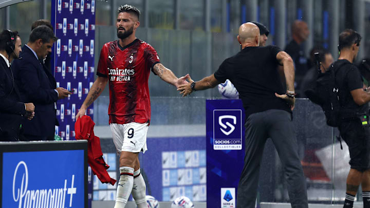 Olivier Giroud of Ac Milan (L) shakes hands with Stefano...