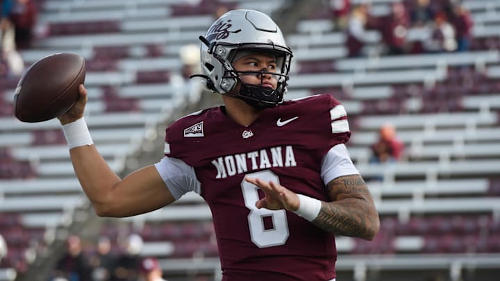 Montana Grizzlies quarterback Keali'I Ah Yat (8)