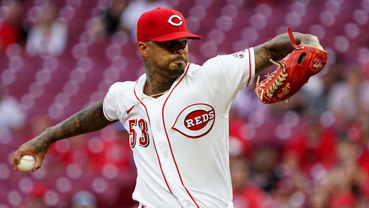 Cincinnati Reds starting pitcher Vladimir Gutierrez (53) delivers in the first inning.