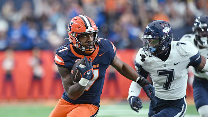 Syracuse Orange wide receiver Jackson Meeks (7) moves past Connecticut Huskies defensive back Malachi McLean (7) 