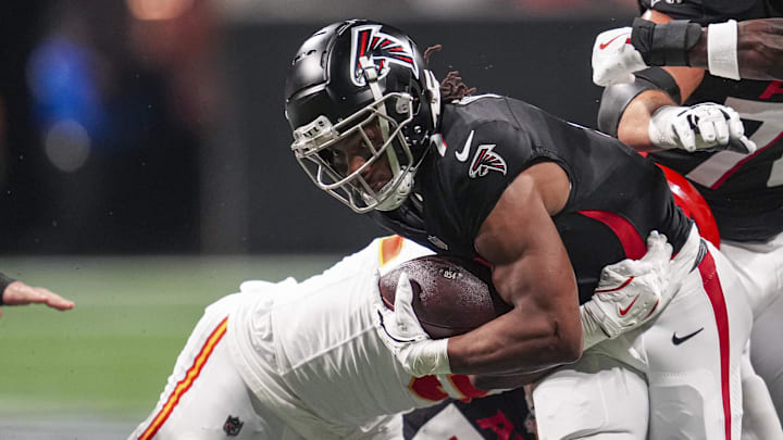 Sep 22, 2024; Atlanta, Georgia, USA; Atlanta Falcons running back Bijan Robinson (7) runs against the Kansas City Chiefs during the first quarter at Mercedes-Benz Stadium. Mandatory Credit: Dale Zanine-Imagn Images
