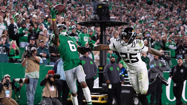 Nov 3, 2024; Philadelphia, Pennsylvania, USA; Philadelphia Eagles wide receiver DeVonta Smith (6) catches a touchdown pass in front of Jacksonville Jaguars cornerback Ronald Darby (25) during the fourth quarter at Lincoln Financial Field. Mandatory Credit: Bill Streicher-Imagn Images Nov 3, 2024; Philadelphia, Pennsylvania, USA; Philadelphia Eagles wide receiver DeVonta Smith (6) catches a touchdown pass in front of Jacksonville Jaguars cornerback Ronald Darby (25) during the fourth quarter at Lincoln Financial Field. Mandatory Credit: Bill Streicher-Imagn Images